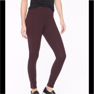 ATHLETA M Mercer Tight Leggings in Auberge Maroon